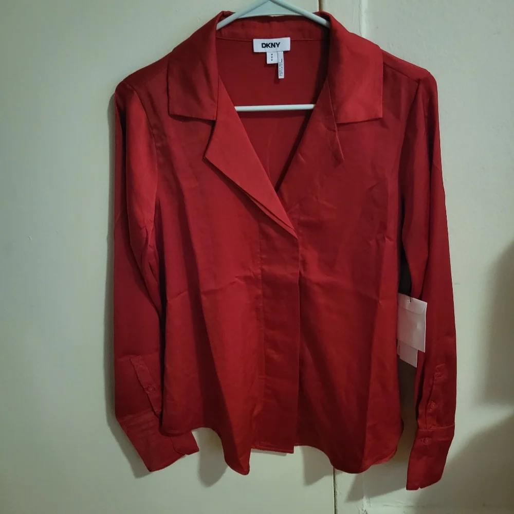 Beautiful button down shirt - Picture 2 of 6